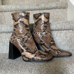 L’Intervalle Snakeskin Heeled Mob Wife Boots ‘Sorrento Tan Snake’ size 8.5/39